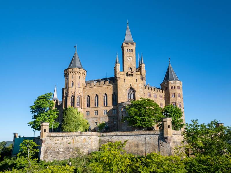 Burg Hohenzollern mit Bischofsturm (Mitte) und den Bastein Spitz und Fuchsloch.