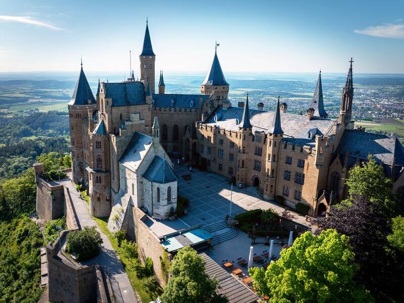 Blick in den Burghof der Burg Hohenzollern.